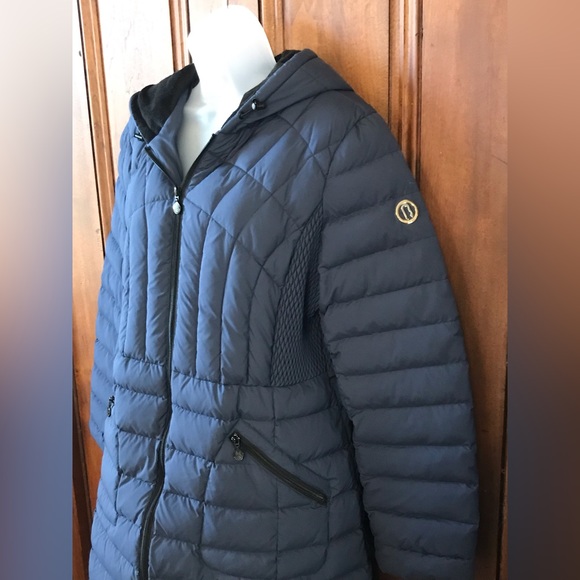 Bernardo Winter Coat. - Picture 3 of 13